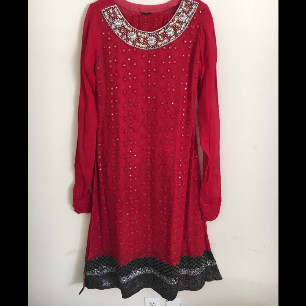 It’s a v nice fresh red colored dress